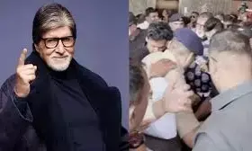 Mishap for Amitabh Bachchan: అభిమానుల అత్యుత్సాహం.. అమితాబ్ బచ్చన్‌కు తప్పిన ప్రమాదం..