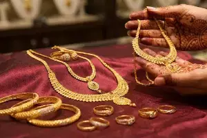 Gold Price : ఆకాశమే హద్దుగా పసిడి పరుగు..లక్షన్నర దిశగా గోల్డ్ రేట్లు..ఇన్వెస్టర్లు ఇప్పుడు ఏం చేయాలి? Gold Price : ఆకాశమే హద్దుగా పసిడి పరుగు..లక్షన్నర దిశగా గోల్డ్ రేట్లు..ఇన్వెస్టర్లు ఇప్పుడు ఏం చేయాలి?