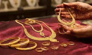 Gold Price : ఆకాశమే హద్దుగా పసిడి పరుగు..లక్షన్నర దిశగా గోల్డ్ రేట్లు..ఇన్వెస్టర్లు ఇప్పుడు ఏం చేయాలి?