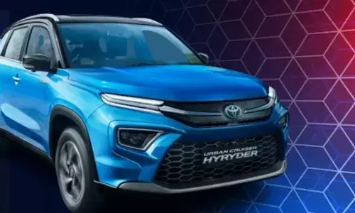 Toyota Hyryder : లీటరు పెట్రోల్ కి 28 కిలోమీటర్లు..2 లక్షల ఇళ్లకు చేరిన మైలేజ్ కింగ్ Toyota Hyryder : లీటరు పెట్రోల్ కి 28 కిలోమీటర్లు..2 లక్షల ఇళ్లకు చేరిన మైలేజ్ కింగ్