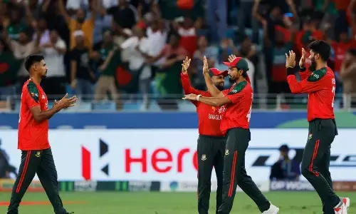 Bangladesh Cricket Board (BCB): బంగ్లాదేశ్ క్రికెటర్ల సమ్మె విరమణకు గ్రీన్ సిగ్నల్.. క్షమాపణ చెబితే మైదానంలోకి! Bangladesh Cricket Board (BCB): బంగ్లాదేశ్ క్రికెటర్ల సమ్మె విరమణకు గ్రీన్ సిగ్నల్.. క్షమాపణ చెబితే మైదానంలోకి!