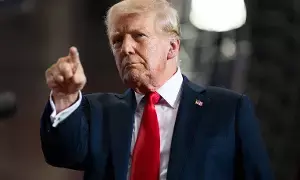 Trump’s Warning: ట్రంప్ హెచ్చరిక: గ్రీన్‌లాండ్‌ను అమెరికా సొంతం చేసుకుంటుంది.. రష్యా ముప్పు తప్పదు!