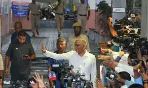 Phone Tapping Case:  ఫోన్ ట్యాపింగ్ కేసు: హరీష్ రావుపై సిట్ సుదీర్ఘ విచారణ.. ‘తెలియదు.. నమ్మను’ అంటూ సమాధానాలు