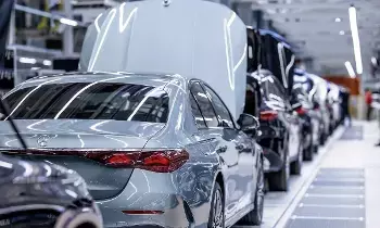 Tariff War 2026 : గ్రీన్‌ల్యాండ్ ఇస్తారా? లేక మీ కార్ల కంపెనీలను మూయమంటారా? ట్రంప్ విశ్వరూపం