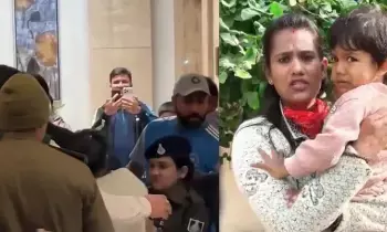 Team India Captain Rohit Sharma: ప్లీజ్ హెల్ప్ మీ.. రోహిత్ చేయి పట్టుకున్న అభిమాని