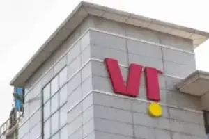 Vodafone Idea : వోడాఫోన్ ఐడియా యూజర్లకు బ్యాడ్ న్యూస్.. ఫ్యామిలీ ప్లాన్ల ధరలు భారీగా పెంపు! Vodafone Idea : వోడాఫోన్ ఐడియా యూజర్లకు బ్యాడ్ న్యూస్.. ఫ్యామిలీ ప్లాన్ల ధరలు భారీగా పెంపు!