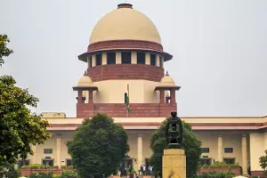 Supreme Court Orders: వాయు కాలుష్య నియంత్రణకు సమగ్ర కార్యాచరణ ప్రణాళిక సమర్పించండి: సుప్రీంకోర్టు ఆదేశం Supreme Court Orders: వాయు కాలుష్య నియంత్రణకు సమగ్ర కార్యాచరణ ప్రణాళిక సమర్పించండి: సుప్రీంకోర్టు ఆదేశం