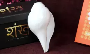 Keeping an Empty Conch in the Pooja Room: పూజ గదిలో శంఖం ఖాళీగా ఉంచుతున్నారా? అయితే ఈ కష్టాలు తప్పవు! Keeping an Empty Conch in the Pooja Room: పూజ గదిలో శంఖం ఖాళీగా ఉంచుతున్నారా? అయితే ఈ కష్టాలు తప్పవు!