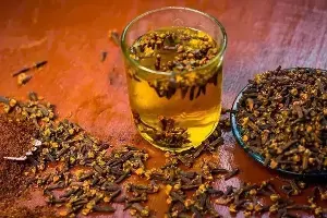 Drinking Clove Water Before Bed: రాత్రి పడుకునే ముందు లవంగాల నీరు తాగుతున్నారా..? ఈ 5 లాభాలు మీ సొంతం! Drinking Clove Water Before Bed: రాత్రి పడుకునే ముందు లవంగాల నీరు తాగుతున్నారా..? ఈ 5 లాభాలు మీ సొంతం!
