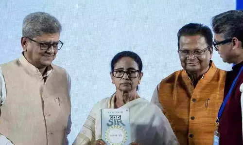 Chief Minister Mamata Banerjee: బతికుంటే విశ్వకవి ఠాగూర్కూ ఈసీ వేధింపులే ఎదురయ్యేవి! – మమతా ఫైర్ Chief Minister Mamata Banerjee: బతికుంటే విశ్వకవి ఠాగూర్కూ ఈసీ వేధింపులే ఎదురయ్యేవి! – మమతా ఫైర్