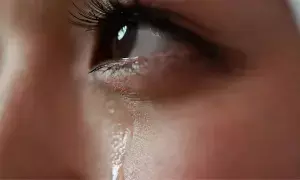 Eyes Tearing Up: కళ్ల నుండి నీరు కారుతోందా..? అయితే అది ఈ ప్రమాదకర వ్యాధుల లక్షణం కావచ్చు.. తస్మాత్ జాగ్రత్త