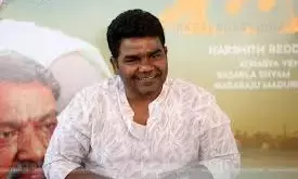 Balagam Venu in Controversy:  వివాదంలో బలగం వేణు. ఎల్లమ్మ షూటింగ్‌లో షూస్ ధరించడంపై నెటిజన్ల ఫైర్