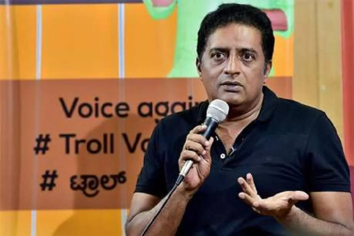 Prakash Raj’s Shocking Comments: అదొక ప్లాస్టిక్ విగ్రహాల మ్యూజియం..బాలీవుడ్ పై ప్రకాశ్ రాజ్ సంచలన వ్యాఖ్యలు Prakash Raj’s Shocking Comments: అదొక ప్లాస్టిక్ విగ్రహాల మ్యూజియం..బాలీవుడ్ పై ప్రకాశ్ రాజ్ సంచలన వ్యాఖ్యలు