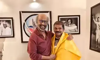 రియల్ హీరో.. 5 రూపాయలకే పరోటా వేస్తున్న అభిమానికి రజనీకాంత్ గోల్డెన్ గిఫ్ట్