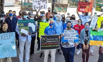 Discontent Over Trump’s Immigration Policies in the US:  అమెరికాలో ట్రంప్ ఇమిగ్రేషన్ విధానాలపై అసంతృప్తి: ఆమోదం ఆల్ టైమ్ లోయెస్ట్ స్థాయికి చేరుకుంది