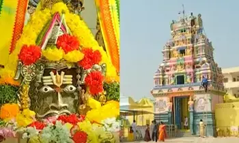 Lakshmi Narasimha Swamy in Lingam Form: లింగరూపంలో లక్ష్మీనరసింహ స్వామి.. ఇక్కడ స్నానం చేస్తే సర్వరోగాలు మాయం Lakshmi Narasimha Swamy in Lingam Form: లింగరూపంలో లక్ష్మీనరసింహ స్వామి.. ఇక్కడ స్నానం చేస్తే సర్వరోగాలు మాయం