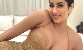 Janhvi Kapoor Gives a Shock to Karan Johar: కరణ్ జొహార్‌కు జాన్వీ కపూర్ షాక్: ధర్మా నుండి అవుట్.. శ్రీదేవి బాటలో దేవర బ్యూటీ..