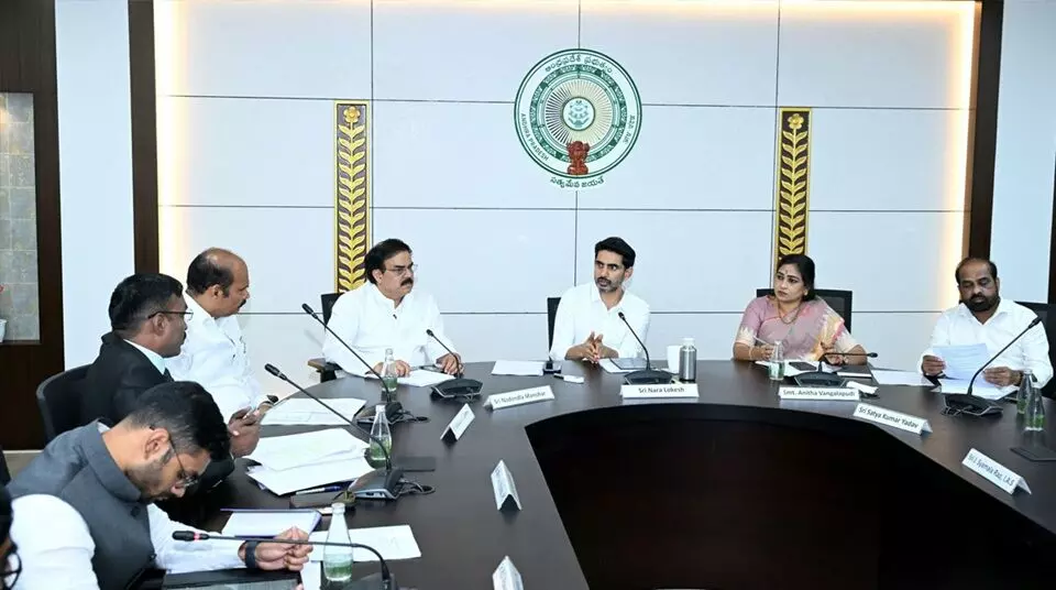 Andhra Pradesh IT Minister Nara Lokesh: సోషల్ మీడియాలో మైనర్లను దూరంగా ఉంచాలి: మంత్రి లోకేశ్ Andhra Pradesh IT Minister Nara Lokesh: సోషల్ మీడియాలో మైనర్లను దూరంగా ఉంచాలి: మంత్రి లోకేశ్