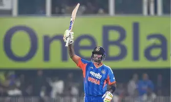 T20 Rankings: టీ20 ర్యాంకింగ్స్.. టాప్ 10 లోకి సూర్య T20 Rankings: టీ20 ర్యాంకింగ్స్.. టాప్ 10 లోకి సూర్య