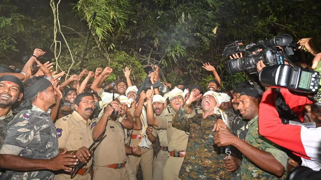 Sammakka-Saralamma Maha Jatara: మేడారం మహా జాతర: జనసంద్రంతో నిండిపోయిన వనదేవతల కొలువు Sammakka-Saralamma Maha Jatara: మేడారం మహా జాతర: జనసంద్రంతో నిండిపోయిన వనదేవతల కొలువు