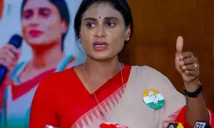 PCC President Y.S. Sharmila: జగన్కు అధికారం సరిపోలేదు.. మళ్లీ పాదయాత్ర అంటే ప్రజలు నమ్మరు: షర్మిల PCC President Y.S. Sharmila: జగన్కు అధికారం సరిపోలేదు.. మళ్లీ పాదయాత్ర అంటే ప్రజలు నమ్మరు: షర్మిల