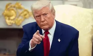 US President Donald Trump: పుతిన్-జెలెన్స్కీల మధ్య తీవ్ర వైరం.. శాంతి చర్చలకు పెద్ద అడ్డంకి: ట్రంప్ US President Donald Trump: పుతిన్-జెలెన్స్కీల మధ్య తీవ్ర వైరం.. శాంతి చర్చలకు పెద్ద అడ్డంకి: ట్రంప్