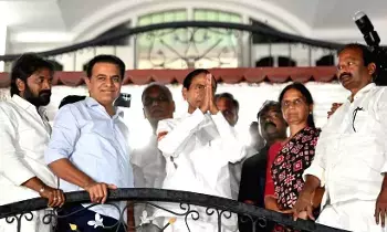 Phone Tapping Case: ఫోన్ ట్యాపింగ్ కేసు: ప్రభాకర్ రావు సర్వీస్ పొడిగింపు వెనుక కేసీఆర్ ఉద్దేశ్యం ఏమిటి? Phone Tapping Case: ఫోన్ ట్యాపింగ్ కేసు: ప్రభాకర్ రావు సర్వీస్ పొడిగింపు వెనుక కేసీఆర్ ఉద్దేశ్యం ఏమిటి?