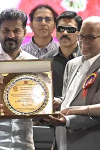 CM Revanth Reddy Questions: ముఖ్యమంత్రి రేవంత్ రెడ్డి: కేసీఆర్ కుటుంబం వేల కోట్ల ఆస్తులు ఎలా సంపాదించింది? నేరాలు చేసి ప్రశ్నలు రాకుండా ఉండాలనుకుంటున్నారా? CM Revanth Reddy Questions: ముఖ్యమంత్రి రేవంత్ రెడ్డి: కేసీఆర్ కుటుంబం వేల కోట్ల ఆస్తులు ఎలా సంపాదించింది? నేరాలు చేసి ప్రశ్నలు రాకుండా ఉండాలనుకుంటున్నారా?