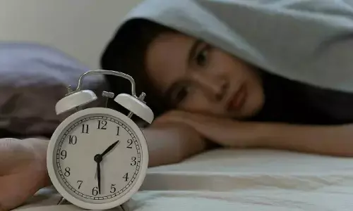 Struggling with Sleeplessness: నిద్రలేమితో సతమతమవుతున్నారా? రాత్రి పడుకునే ముందు మీరు చేసే ఈ 3 తప్పులే కారణం.. Struggling with Sleeplessness: నిద్రలేమితో సతమతమవుతున్నారా? రాత్రి పడుకునే ముందు మీరు చేసే ఈ 3 తప్పులే కారణం..