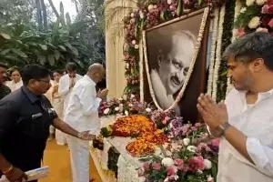 Sharad Pawar: శరద్ పవార్ సునేత్ర గృహ సందర్శన: అజిత్‌కు నివాళి.. ఫడణవీస్ వ్యాఖ్యలపై తీవ్ర విమర్శ