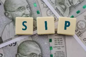 SIP : నెలకు రూ.2,000 పొదుపు చేయండి..లక్షల రూపాయల నిధిని సొంతం చేసుకోండి