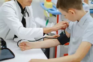 High Blood Pressure in Children: ఈ లక్షణాలు ఉంటే.. పిల్లల్లో బీపీ ఉన్నట్టే..