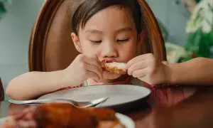 Non-Vegetarian Food Be Introduced to Children: చిన్నారులకు ఏ వయసులో నాన్ వెజ్ పెట్టాలి.?