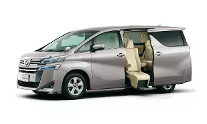 Toyota : టయోటా సంచలనం.. ఈ కారు కొంటే వచ్చే డిస్కౌంట్ తో ఇంకో కారు కొనొచ్చు