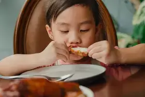 Non-Vegetarian Food Be Introduced to Children: చిన్నారులకు ఏ వయసులో నాన్ వెజ్ పెట్టాలి.?