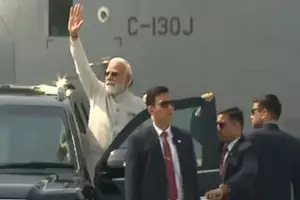 PM Modi: చైనా సరిహద్దుకు సమీపంలో తొలి ఎమర్జెన్సీ ల్యాండింగ్ సౌకర్యం.. హైవేపై చారిత్రక ల్యాండింగ్తో ప్రధాని మోదీ PM Modi: చైనా సరిహద్దుకు సమీపంలో తొలి ఎమర్జెన్సీ ల్యాండింగ్ సౌకర్యం.. హైవేపై చారిత్రక ల్యాండింగ్తో ప్రధాని మోదీ