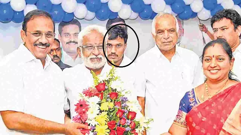 Spurious ghee supply case: సుబ్బారెడ్డి సేవలోనే చిన్నప్పన్న.. ఏపీ భవన్లో రహస్య నియామకాలు! Spurious ghee supply case: సుబ్బారెడ్డి సేవలోనే చిన్నప్పన్న.. ఏపీ భవన్లో రహస్య నియామకాలు!