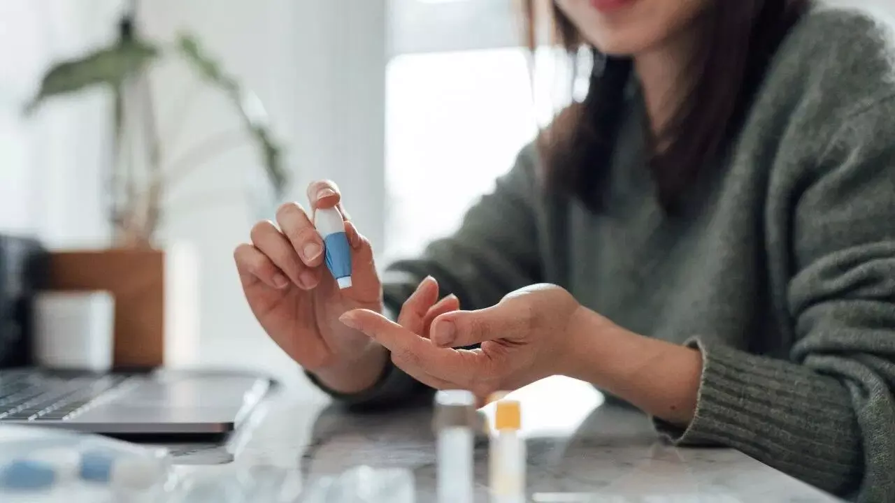 Sugar Report Shows Normal: షుగర్ రిపోర్ట్ నార్మల్ అని వస్తోందా? అయినా ఈ లక్షణాలు ఉంటే మీరు ప్రమాదంలో ఉన్నట్లే.. Sugar Report Shows Normal: షుగర్ రిపోర్ట్ నార్మల్ అని వస్తోందా? అయినా ఈ లక్షణాలు ఉంటే మీరు ప్రమాదంలో ఉన్నట్లే..