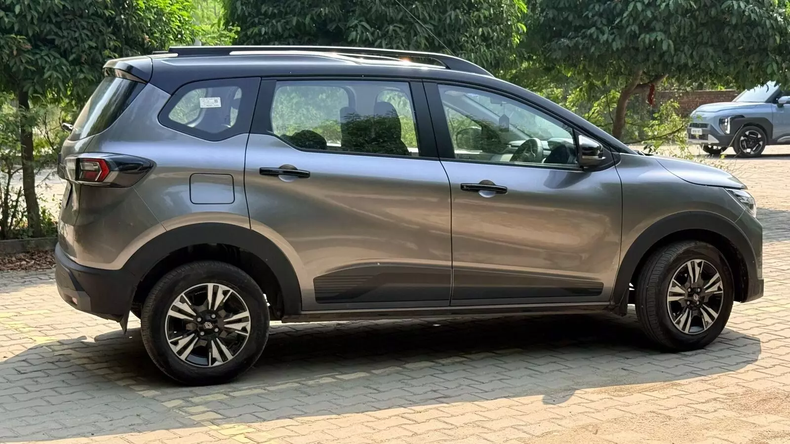 Renault Triber : రూ.6 లక్షల లోపే 7-సీటర్ కారు.. కస్టమర్లంతా రెనాల్ట్ షోరూమ్లకే Renault Triber : రూ.6 లక్షల లోపే 7-సీటర్ కారు.. కస్టమర్లంతా రెనాల్ట్ షోరూమ్లకే
