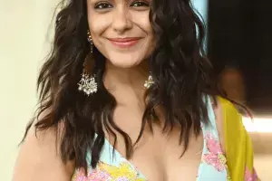 Mrunal Reacts Again to Marriage Rumours: మరోసారి పెళ్లి వార్తలపై మృణాల్ రియాక్షన్.. అది ఏప్రిల్ ఫూల్స్ డే అవుతుందని కామెంట్.. Mrunal Reacts Again to Marriage Rumours: మరోసారి పెళ్లి వార్తలపై మృణాల్ రియాక్షన్.. అది ఏప్రిల్ ఫూల్స్ డే అవుతుందని కామెంట్..