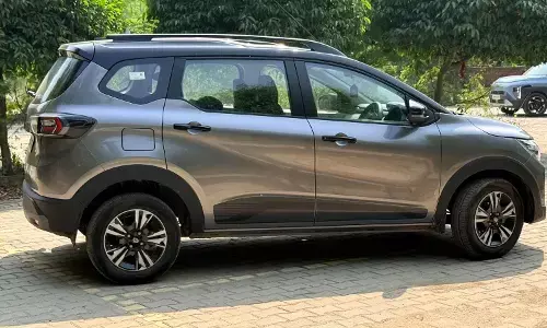 Renault Triber : రూ.6 లక్షల లోపే 7-సీటర్ కారు.. కస్టమర్లంతా రెనాల్ట్ షోరూమ్లకే Renault Triber : రూ.6 లక్షల లోపే 7-సీటర్ కారు.. కస్టమర్లంతా రెనాల్ట్ షోరూమ్లకే