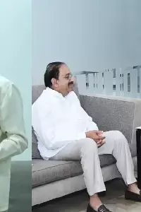Tummala Urges N. Chandrababu Naidu: ఐదు ఆంధ్రప్రదేశ్ గ్రామాలను తెలంగాణలో కలపాలని చంద్రబాబును కోరిన తుమ్మల Tummala Urges N. Chandrababu Naidu: ఐదు ఆంధ్రప్రదేశ్ గ్రామాలను తెలంగాణలో కలపాలని చంద్రబాబును కోరిన తుమ్మల