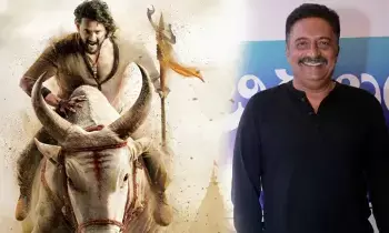 Prakash Raj’s Role in ‘Varanasi’: వారణాసిలో ప్రకాశ్ రాజ్ పాత్ర ఇదే.. సోషల్ మీడియాలో వైరల్ అవుతున్న వీడియో! Prakash Raj’s Role in ‘Varanasi’: వారణాసిలో ప్రకాశ్ రాజ్ పాత్ర ఇదే.. సోషల్ మీడియాలో వైరల్ అవుతున్న వీడియో!