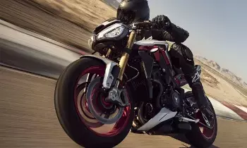 Triumph Street Triple RX : ట్రయింఫ్ స్ట్రీట్ ట్రిపుల్ RX బుకింగ్స్ షురూ..ఫీచర్లు చూస్తే మైండ్ బ్లాక్ అవ్వాల్సిందే