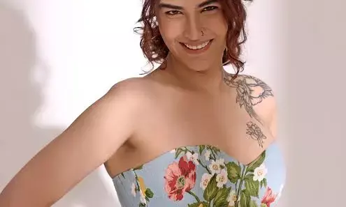 Khushbu’s Daughter : సిల్వర్ స్క్రీన్ ఎంట్రీ ఇవ్వనున్న ఖుష్బూ వారసురాలు.. ఫస్ట్ మూవీ ఎవరితోనంటే..? Khushbu’s Daughter : సిల్వర్ స్క్రీన్ ఎంట్రీ ఇవ్వనున్న ఖుష్బూ వారసురాలు.. ఫస్ట్ మూవీ ఎవరితోనంటే..?