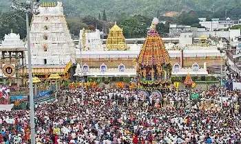 Smart Services at Tirumala: తిరుమలలో స్మార్ట్ సేవలు.. భక్తుల చెప్పుల కోసం QR కోడ్ విధానం.. ఇక పాదరక్షలు పోయే ఛాన్స్ లేదు..
