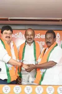 Bandi Sanjay: జీహెచ్‌ఎంసీని ముక్కలు చేయడంపై సీఎం రేవంత్ సమాధానం చెప్పాలి: బండి సంజయ్