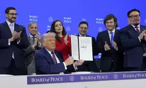 Pakistan PM Sharif Showers Praise on Trump: పాక్ ప్రధాని షరీఫ్ నుంచి ట్రంప్కు ప్రశంసల వర్షం.. శాంతి సదస్సులో ఆసక్తికర ఘటన Pakistan PM Sharif Showers Praise on Trump: పాక్ ప్రధాని షరీఫ్ నుంచి ట్రంప్కు ప్రశంసల వర్షం.. శాంతి సదస్సులో ఆసక్తికర ఘటన