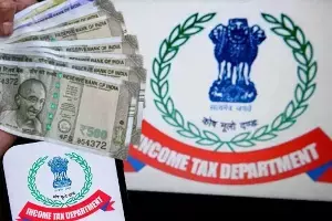 Income Tax : పన్ను భారం తగ్గేలా.. చేతికి వచ్చే ఆదాయం పెరిగేలా.. కేంద్రం సరికొత్త ప్లాన్