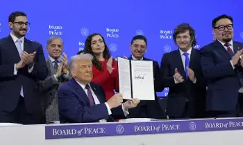 Pakistan PM Sharif Showers Praise on Trump: పాక్‌ ప్రధాని షరీఫ్‌ నుంచి ట్రంప్‌కు ప్రశంసల వర్షం.. శాంతి సదస్సులో ఆసక్తికర ఘటన